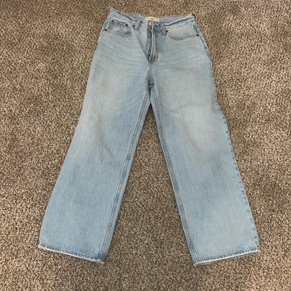 Abercrombie and Fitch Loose High Rise Jean Size 28/6 Short - Picture 2 of 8
